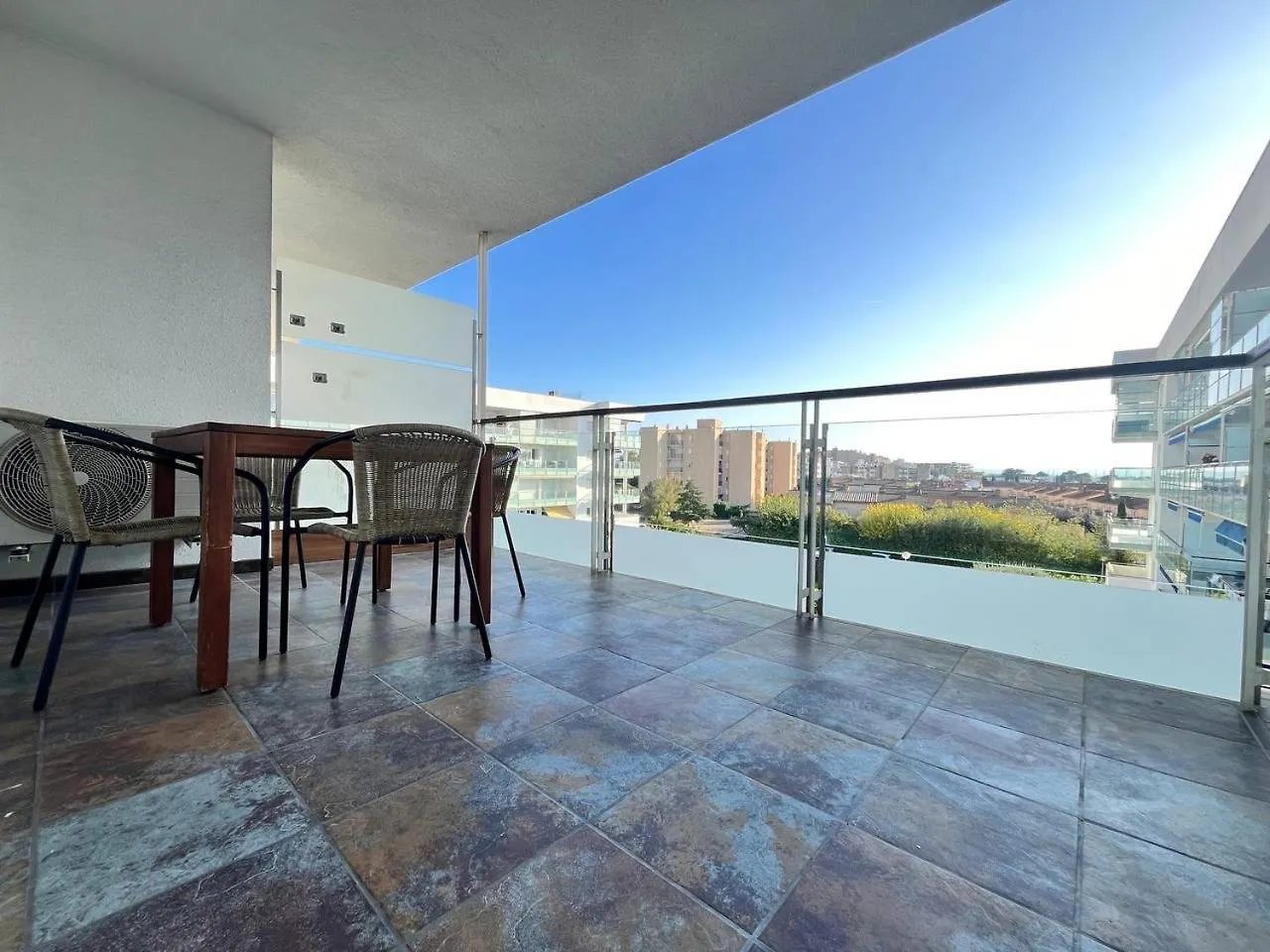 Apartamento Con Piscina En Roses Spain